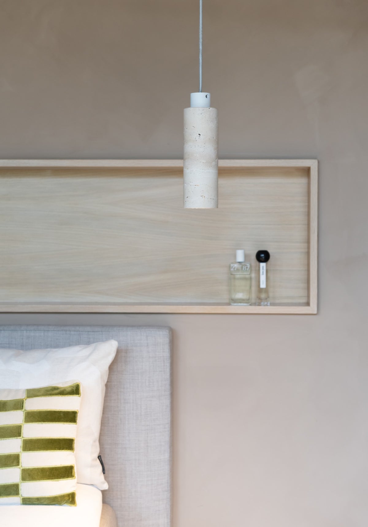 Piccola lampada a sospensione in travertino bianco It's About RoMi Tivoli – immagine 2