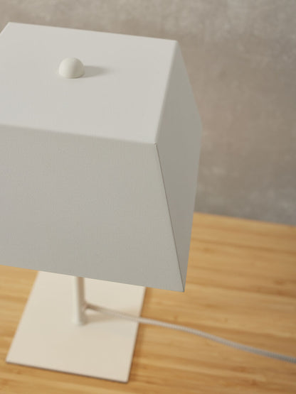 witte-vierkante-retro-tafellamp-its-about-romi-perth-variant-image2