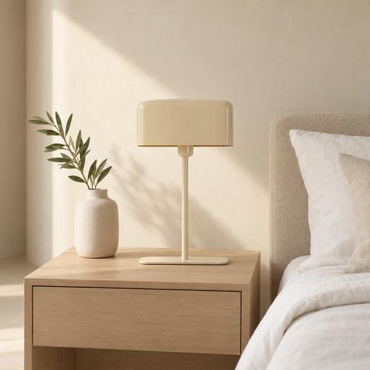 Beżowa lampa stołowa Elenie w stylu retro – zdjęcie aranżacyjne