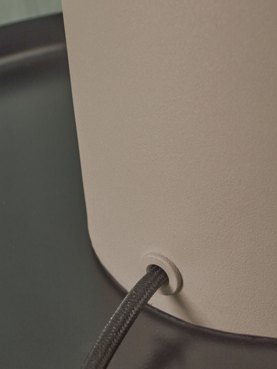 metalen-grijze-retro-tafellamp-its-about-romi-porto-variant-image6