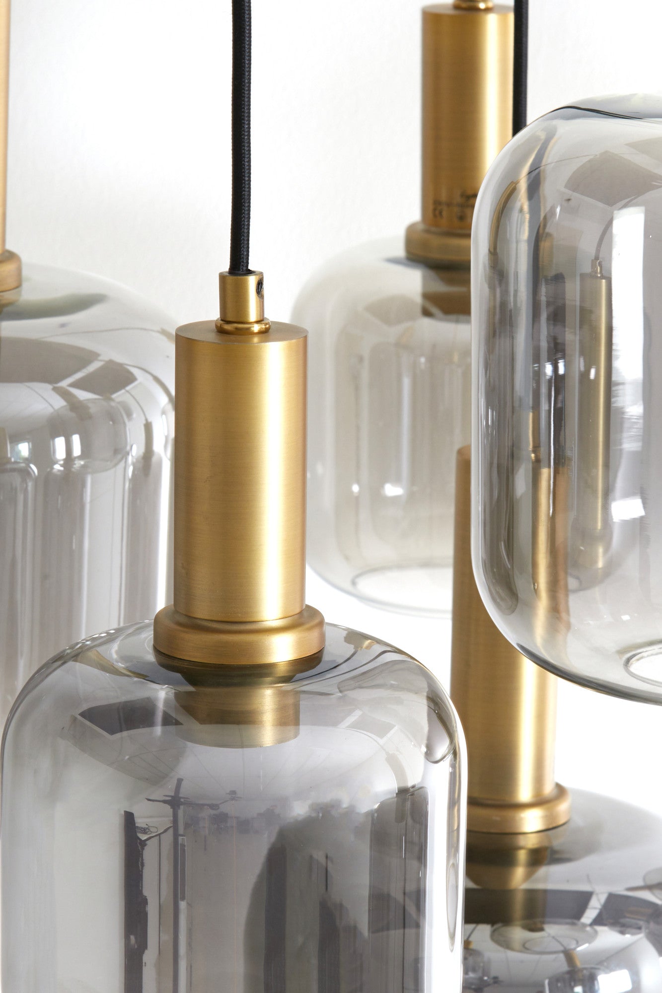 glazen-hanglamp-met-gouden-details-light-living-lekar-variant-image6