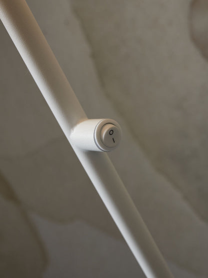 wit-metalen-ronde-retro-vloerlamp-its-about-romi-porto-variant-image2