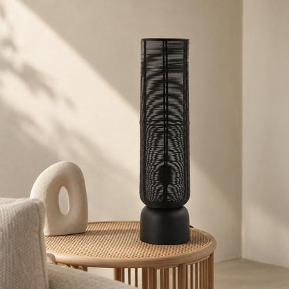 Čierna kovová stolná lampa Lezuza Light & Living – fotografia v interiéri