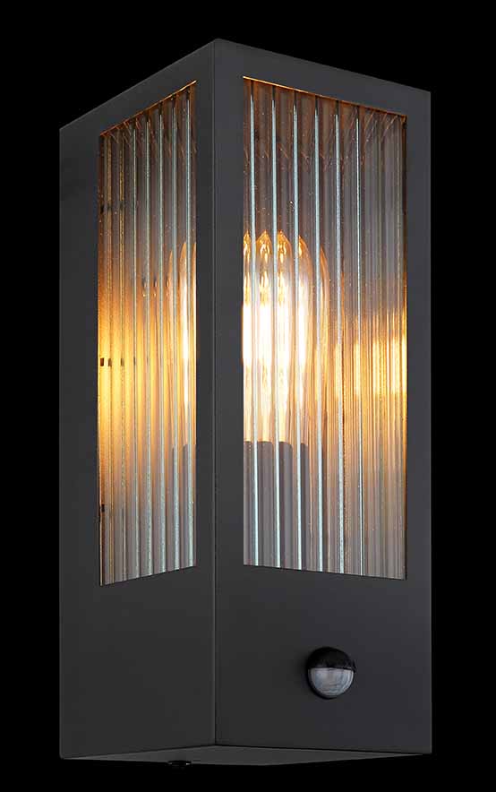 modern-ribbelglazen-metalen-zwarte-buitenlamp-globo-gundula-variant-image2