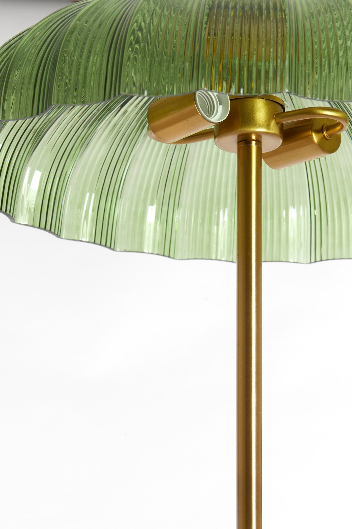 goud-groene-vloerlamp-met-geribbeld-glas-light-living-fungo-variant-image2