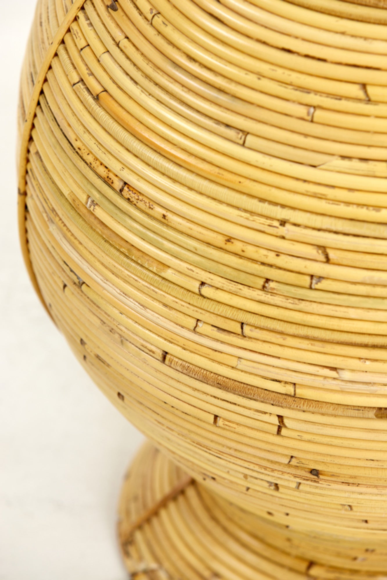 rotan-vaasvormige-vloerlamp-naturel-light-living-bupak-variant-image5