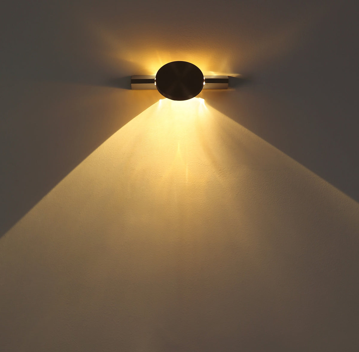 Piccola lampada da parete a LED in metallo color nichel – immagine 6