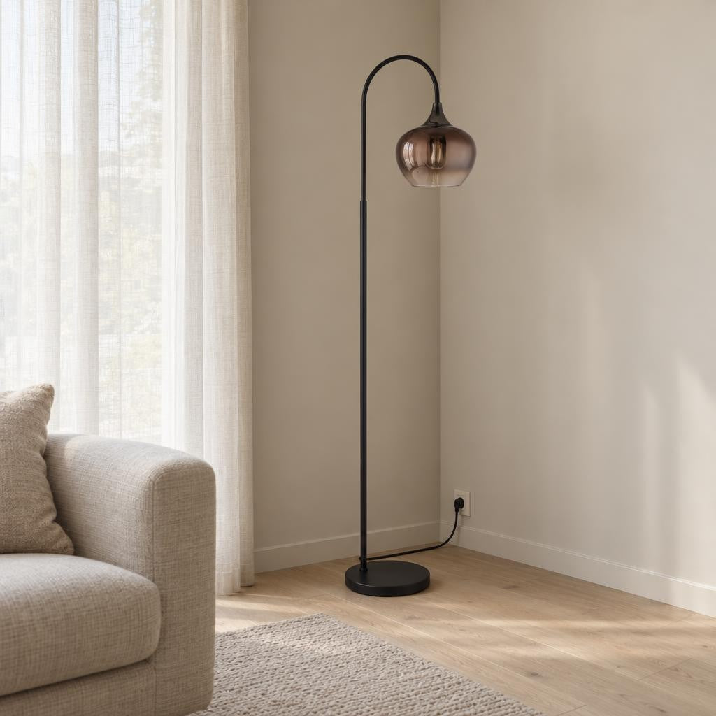Stojací lampa MAXY s měděným sklem – fotografie v interiéru