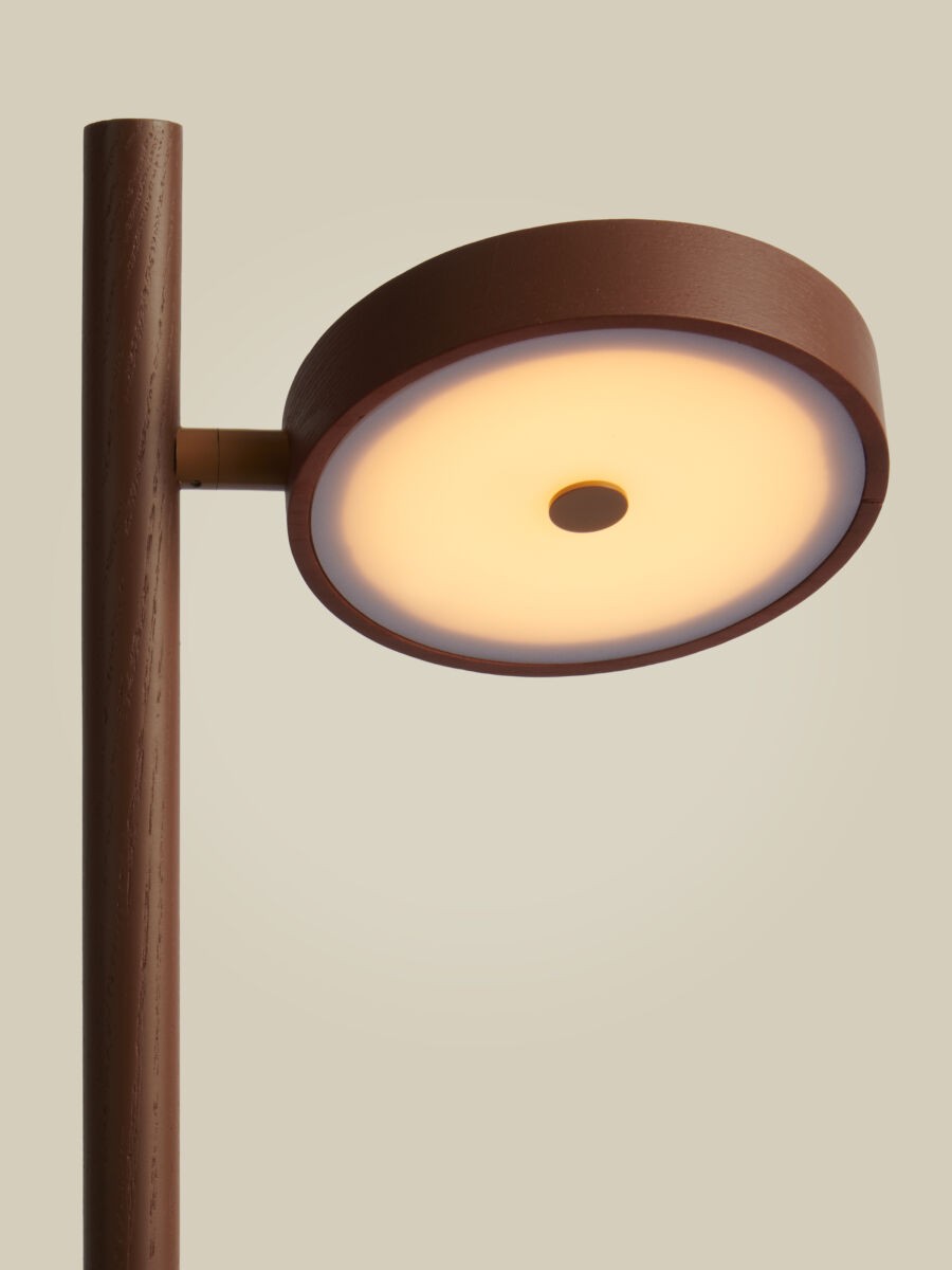 Lampada da terra in legno di frassino marrone elegante GOOD&MOJO Okinawa – immagine 1