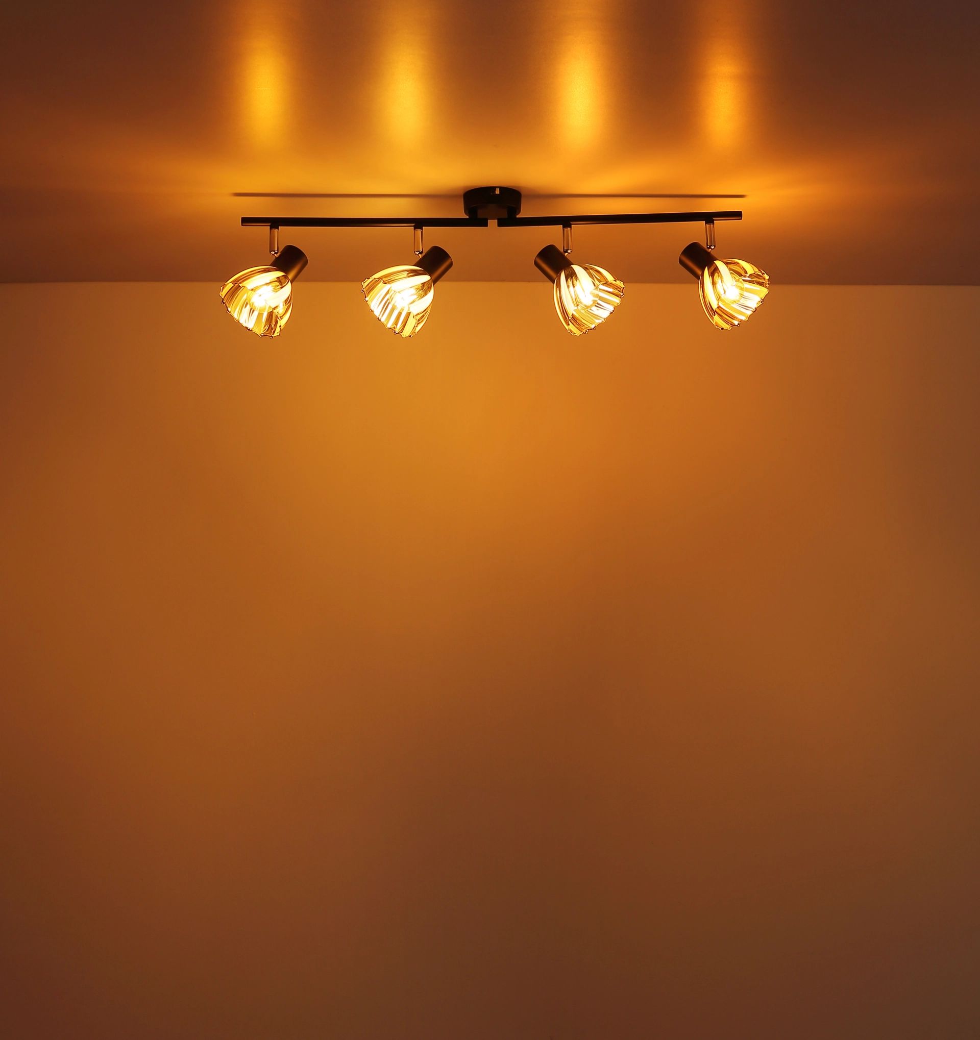 moderne-dubbele-spotlight-met-satijnen-glazen-kappen-zachery-variant-image4