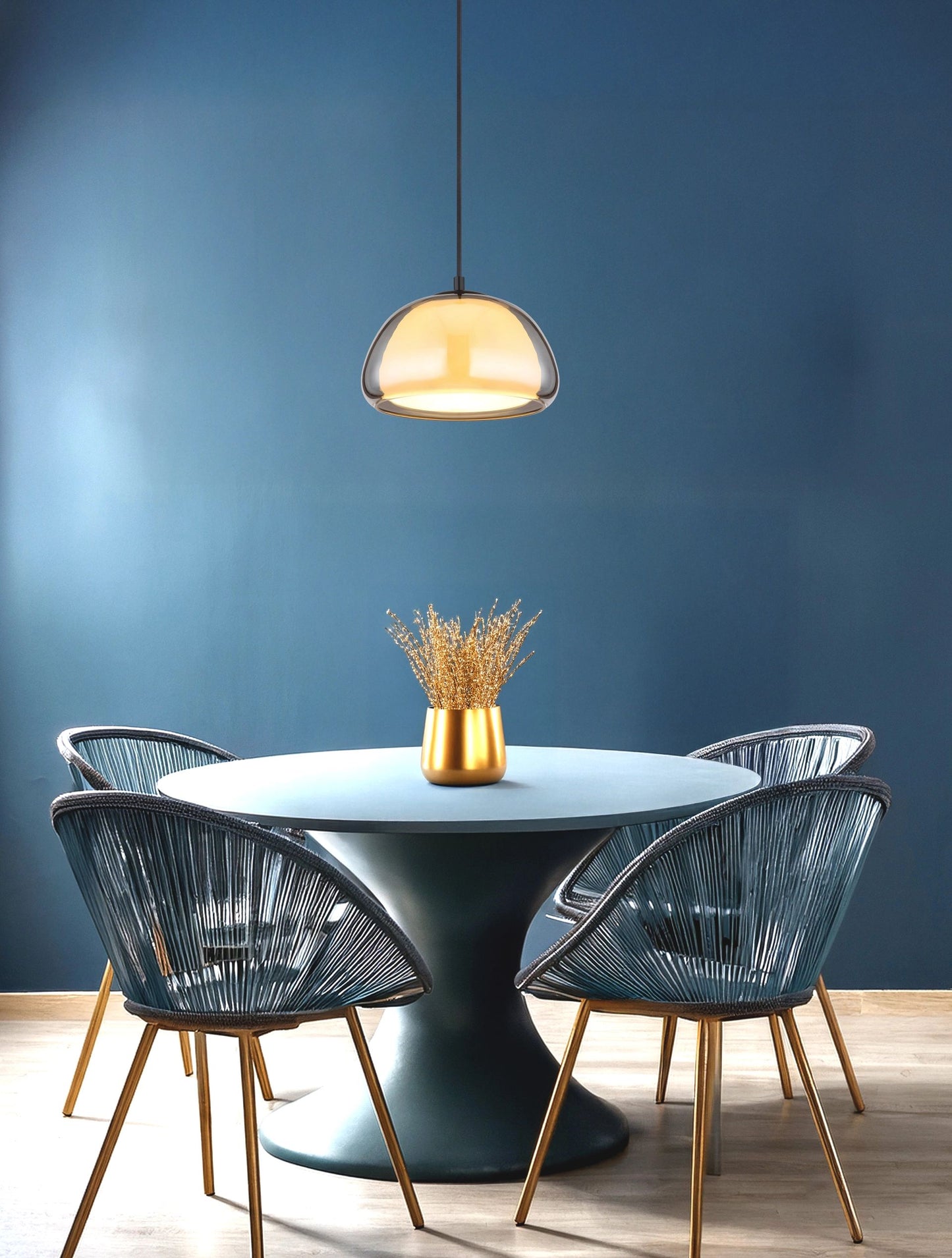 elegante-zwarte-hanglamp-met-rookopalen-glas-jella-variant-image6