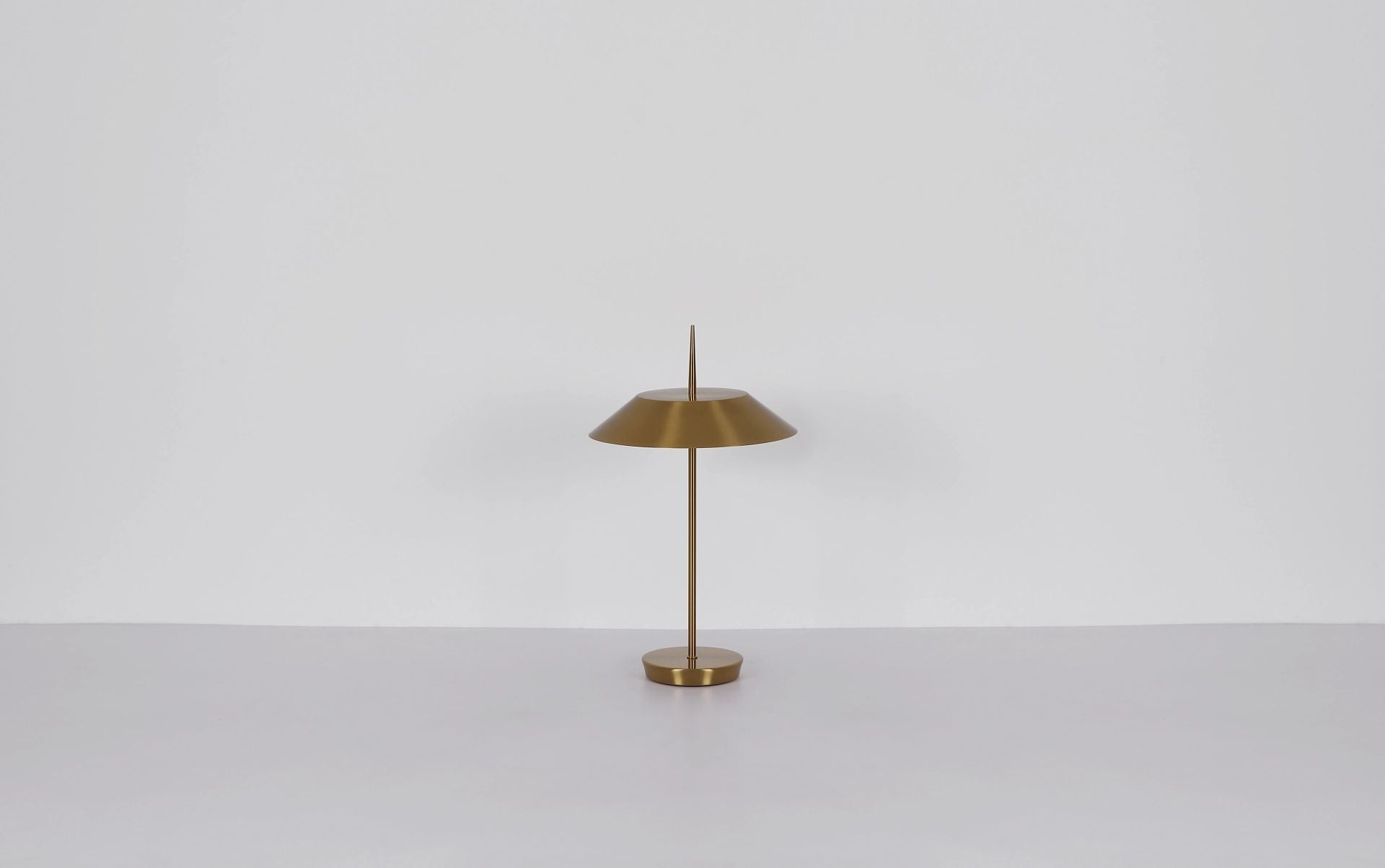 elegante-metalen-tafellamp-met-messingafwerking-brenlor-variant-image6