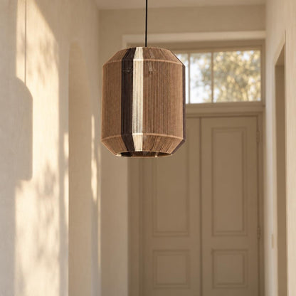 Závesná lampa Kozana z textilu – hnedá – fotografia v interiéri