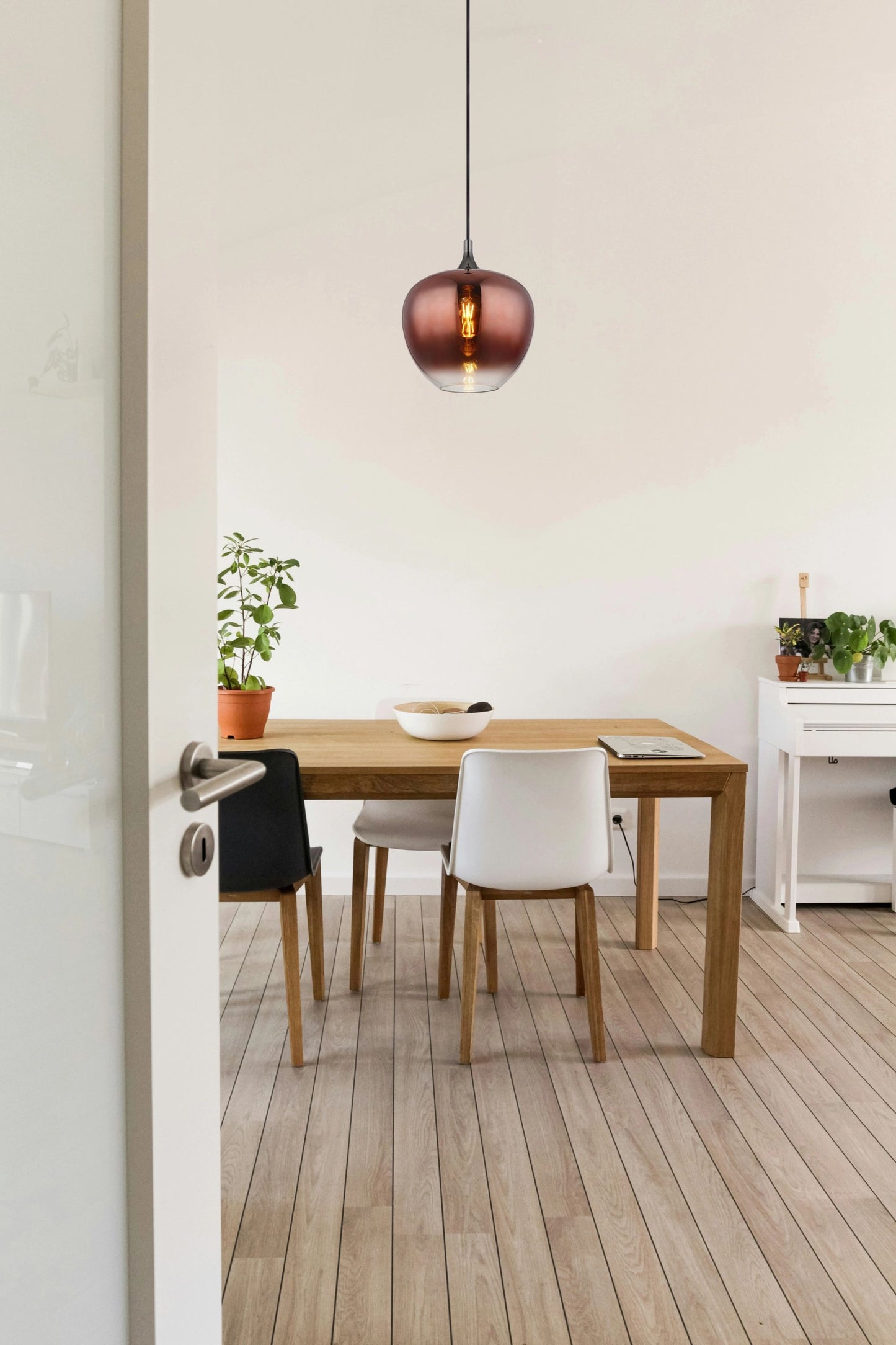 moderne-hanglamp-met-glazen-kap-en-chroom-maxy-variant-image6