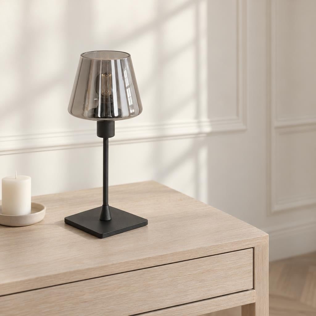 vierkante-rookglas-tafellamp-zwart-steinhauer-ancilla-ai-sfeer_image
