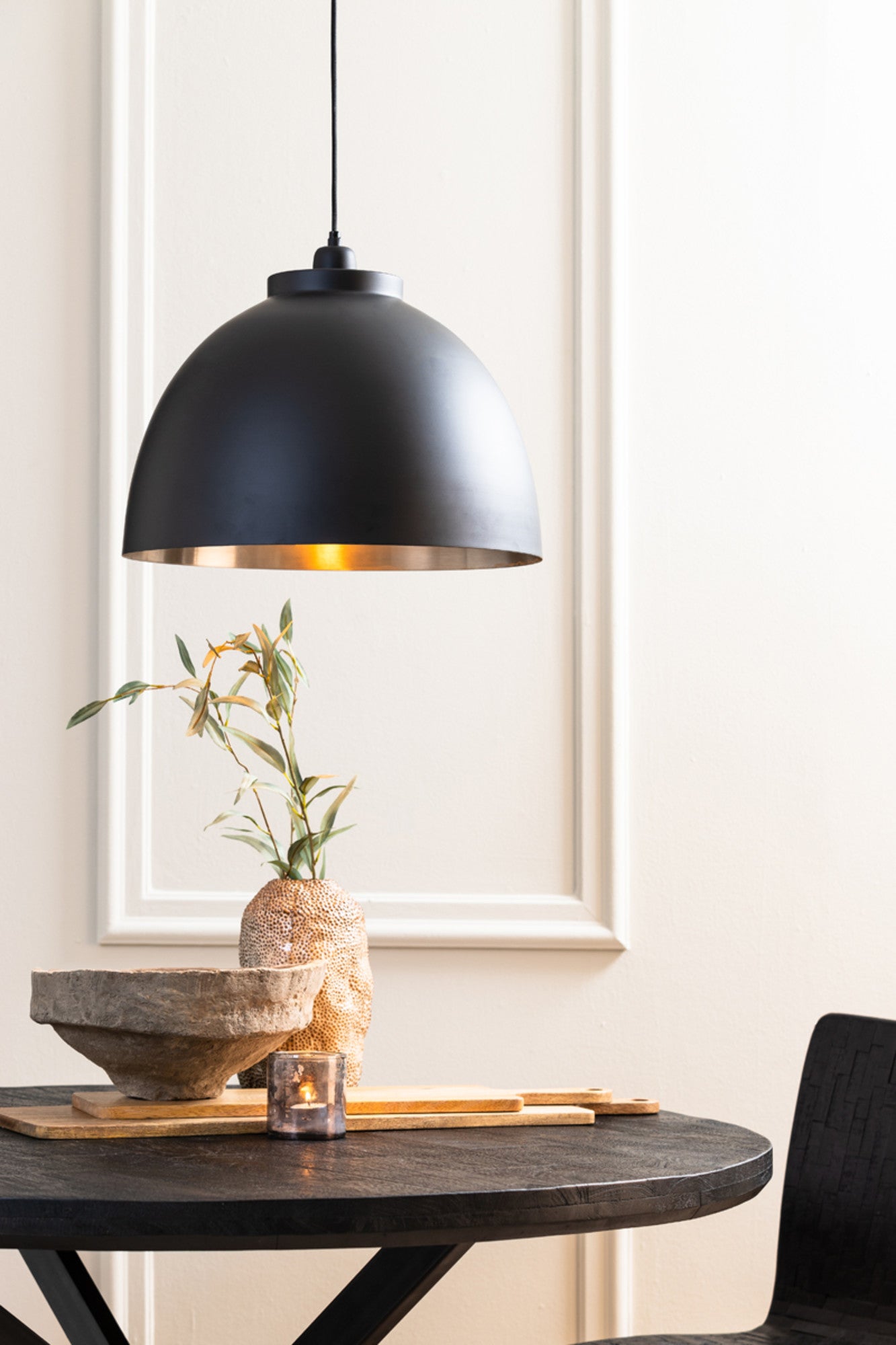 retro-zwarte-bolvormige-hanglamp-light-living-kylie-variant-image4