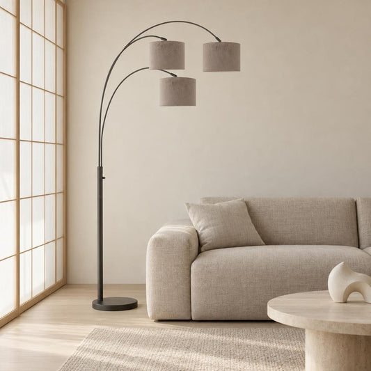 zwarte-moderne-booglamp-met-grijze-kappen-steinhauer-sparkled-light-ai-sfeer_image