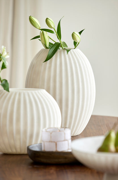 sfeervolle-witte-kunststof-lamp-light-living-miralli-variant-image1