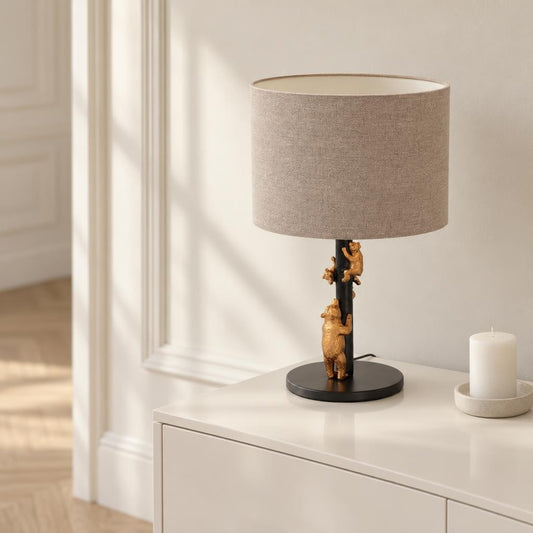 Stolna lampa Animaux sa zlatnim medvjedićima – ambijentalna fotografija
