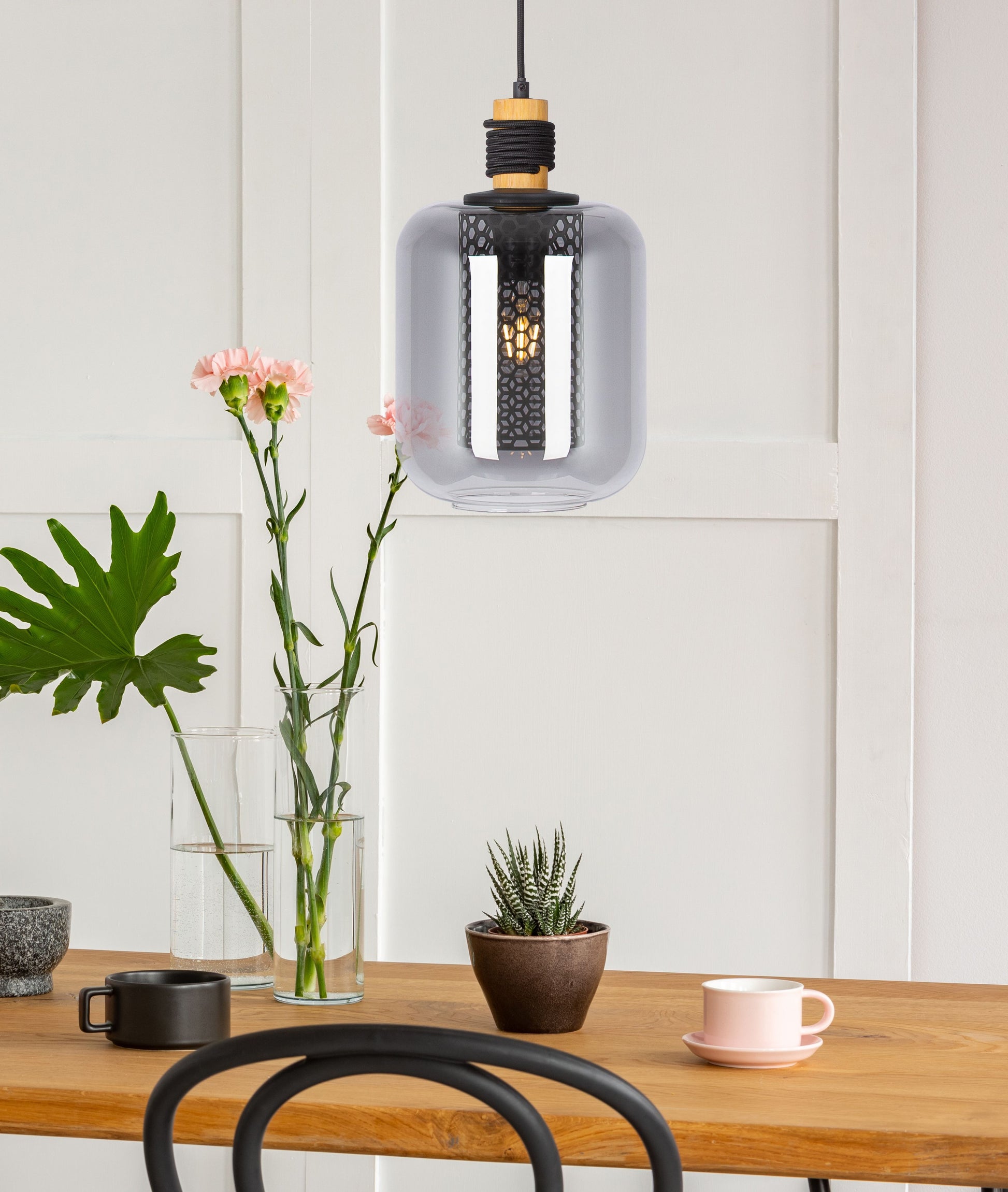 moderne-pendellamp-zwart-hout-gerookt-glas-ando-variant-image5