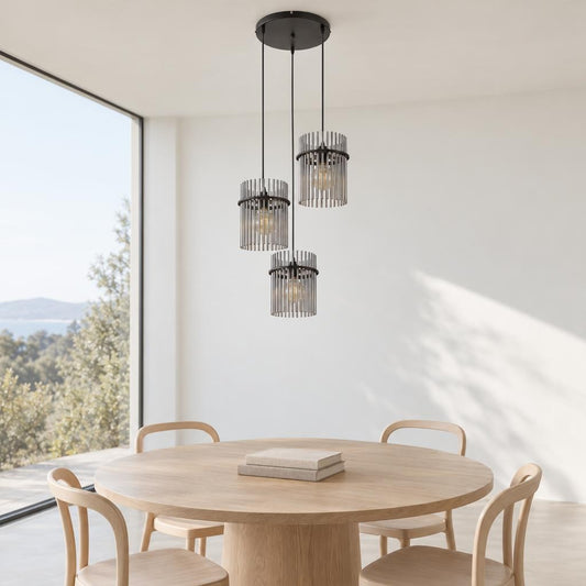 Candeeiro suspenso Gorley preto mate com vidro fumado – fotografia de ambiente