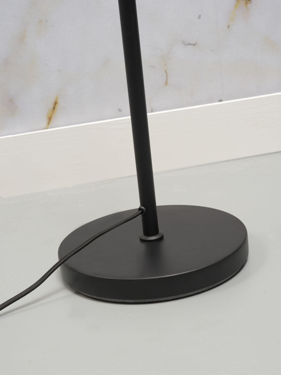 retro-zwarte-vloerlamp-trechterkap-its-about-romi-lyon-variant-image5