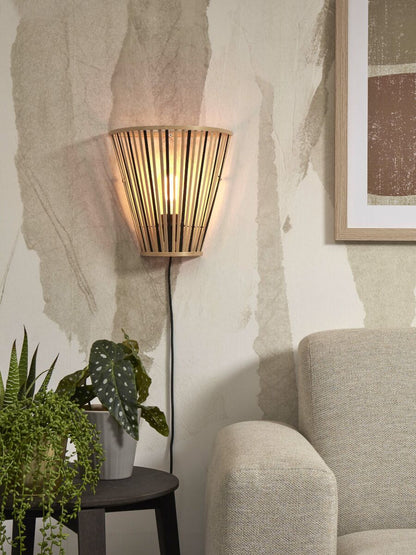 zwart-naturel-bamboe-wandlamp-halfopen-good-mojo-merapi-variant-image1