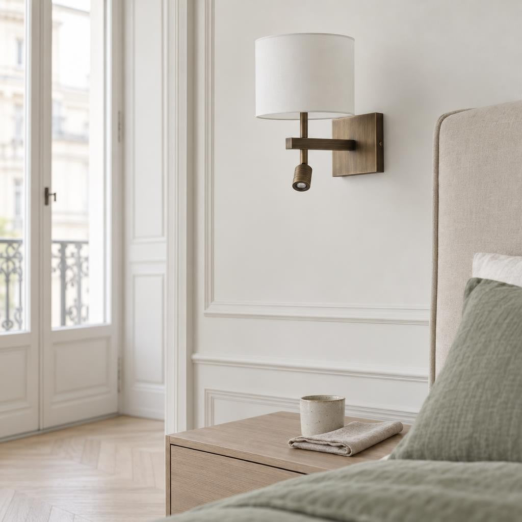 luchtige-bronzen-wandlamp-met-wit-grof-linnen-en-leeslicht-steinhauer-stang-ai-sfeer_image