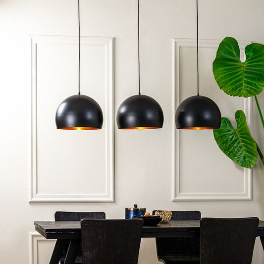 retro-zwarte-hanglamp-drie-lichtpunten-light-living-jaicey-ai-sfeer_image