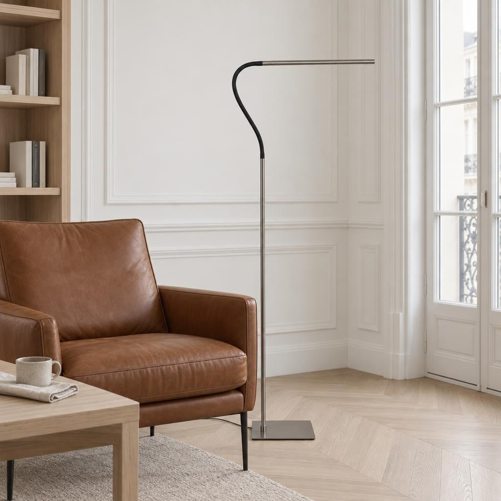Minimalista acél állólámpa Mexlite Serpent – hangulatkép