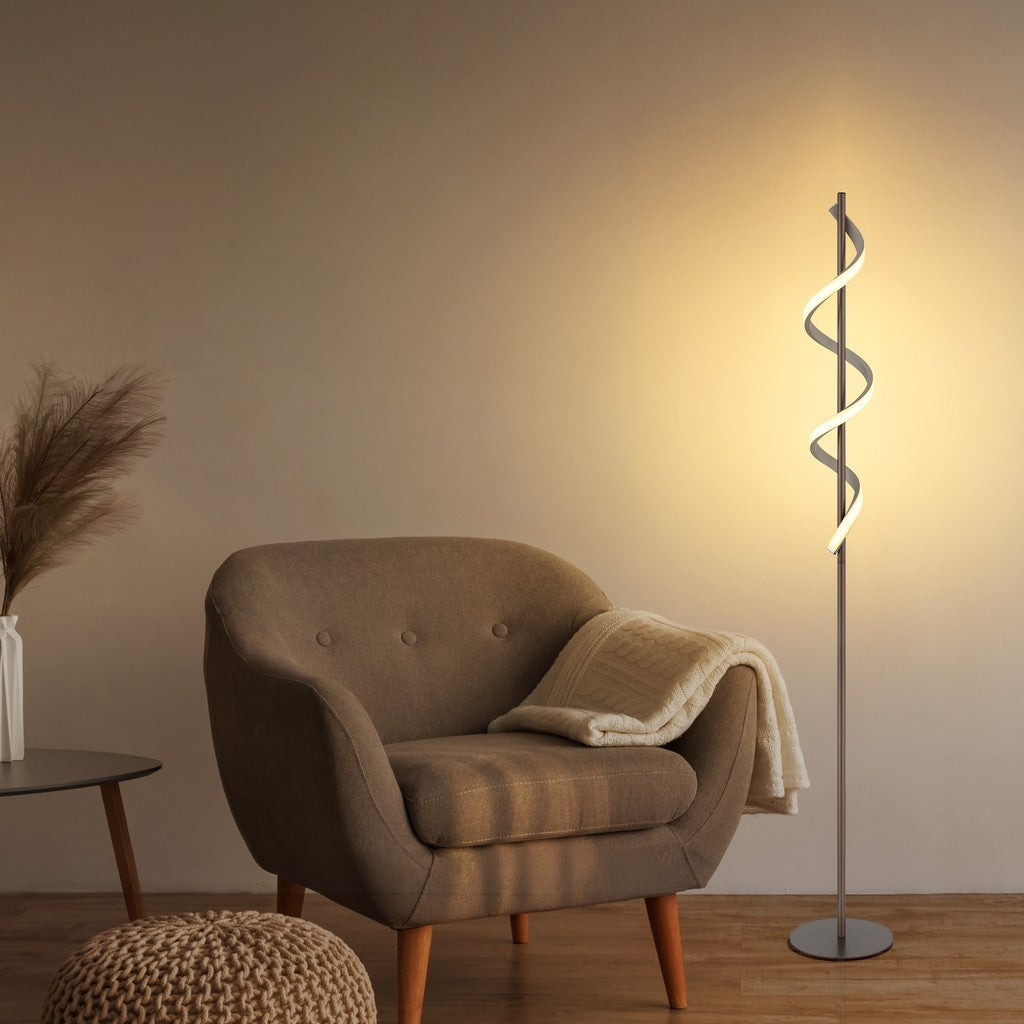 Lampada da terra in metallo color caffè con LED caratteristica – foto d'ambiente