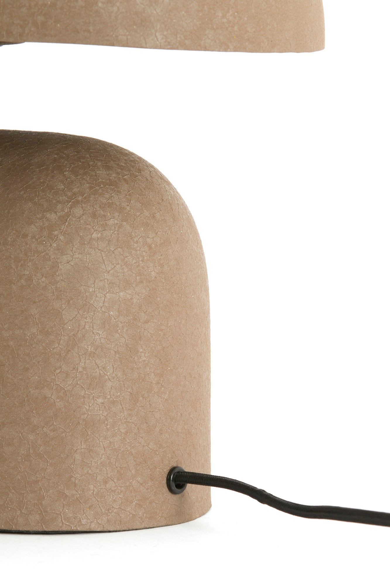 donkerbruine-tafellamp-met-rustige-en-retro-charme-light-living-todd-variant-image5