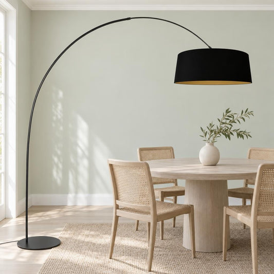 Oblouková stojací lampa Curve 4279ZW – černá – fotografie v interiéru