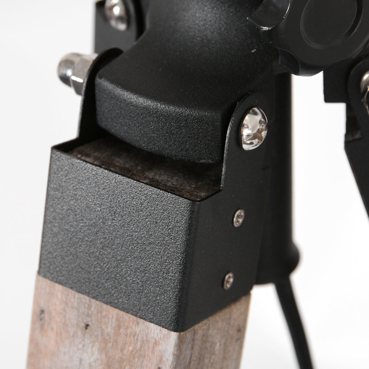 vloerlamp-driepoot-naturel-hout-zwart-metaal-mexlite-triek-variant-image6