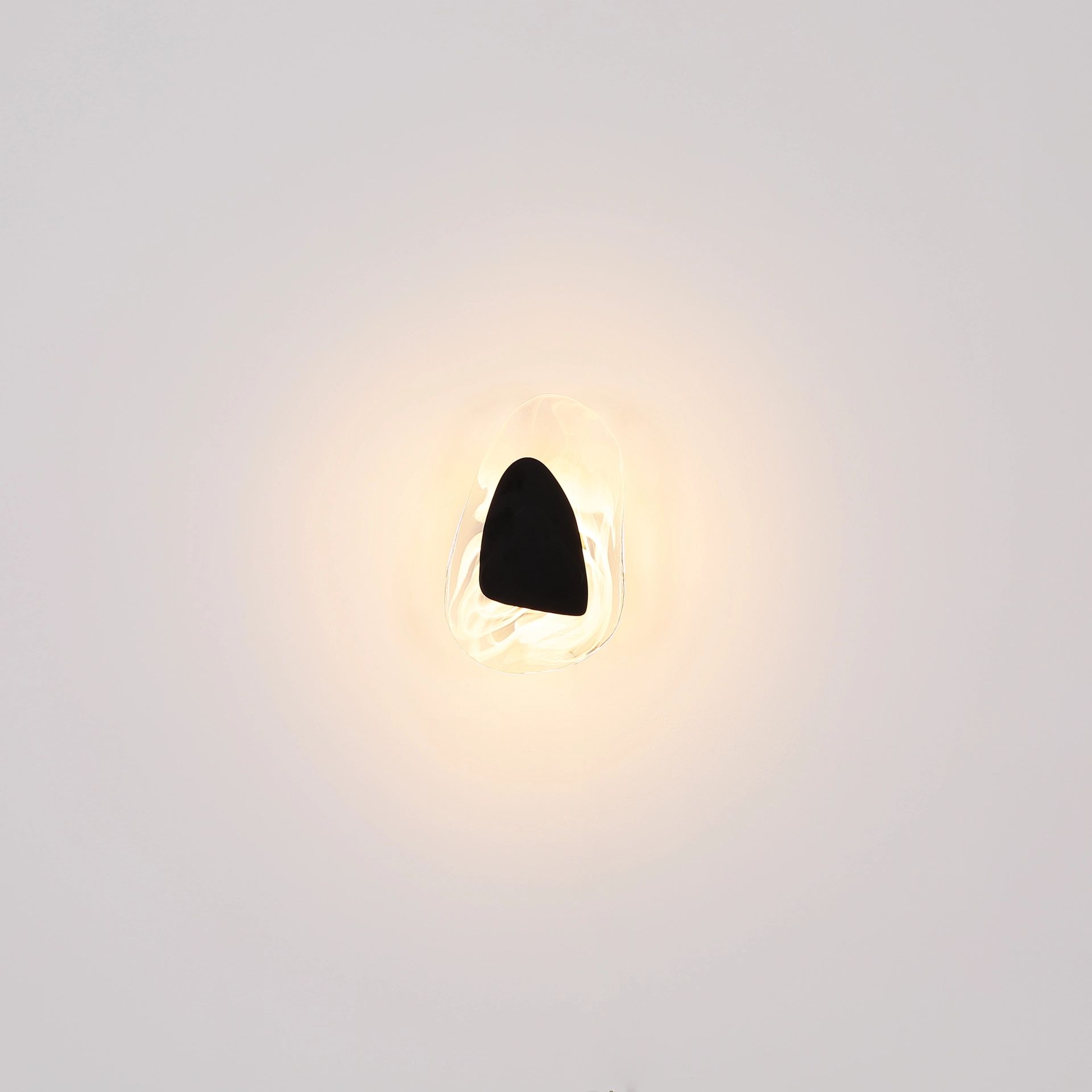 organisch-design-wandlamp-met-opale-kap-dorsey-variant-image4