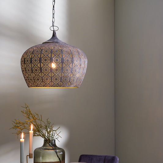 oosterse-gouden-hanglamp-bloemmotief-light-living-emine-ai-sfeer_image