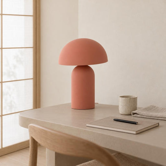 Czerwona metalowa lampa biurkowa Tolima | Light & Living – zdjęcie aranżacyjne