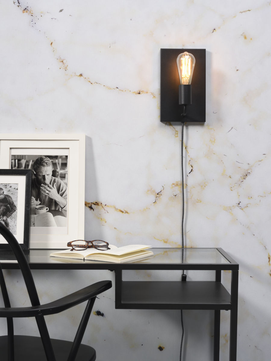 minimalistische-rechthoekige-zwarte-wandlamp-its-about-romi-madrid-variant-image1