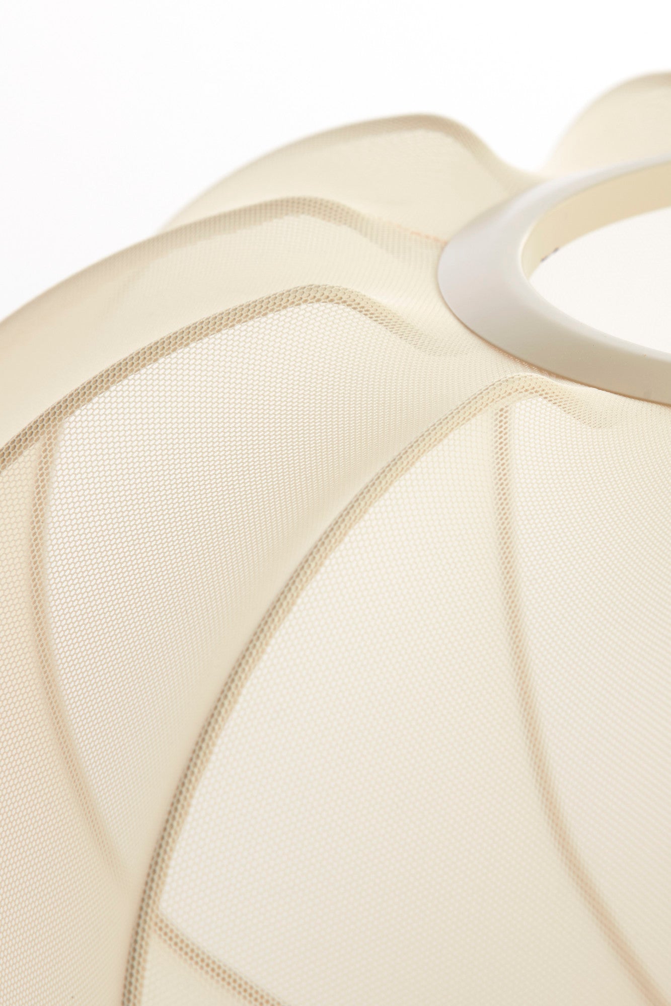 plafondlamp-beige-met-metalen-frame-light-living-plumalia-variant-image5