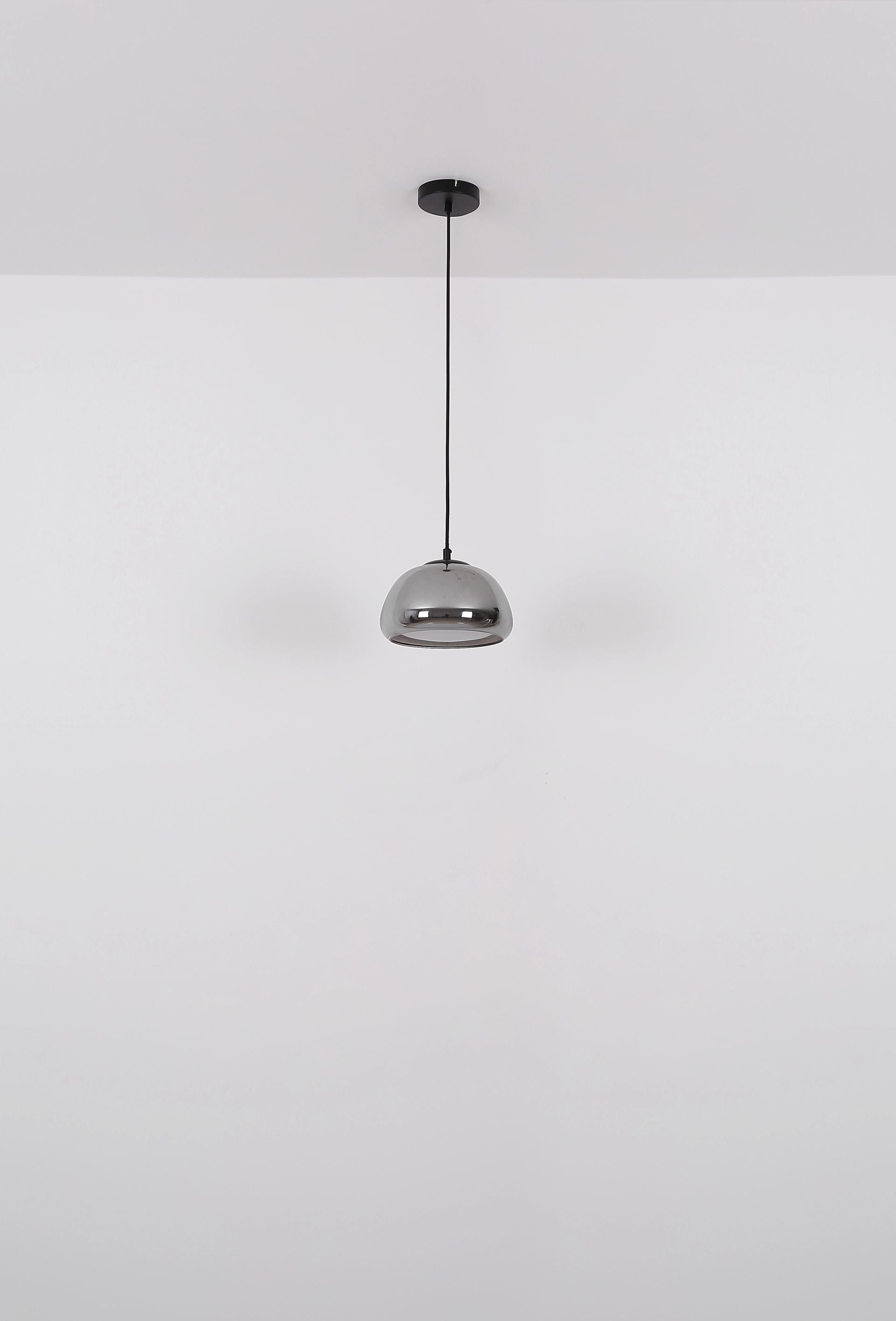 elegante-zwarte-hanglamp-met-rookopalen-glas-jella-variant-image5