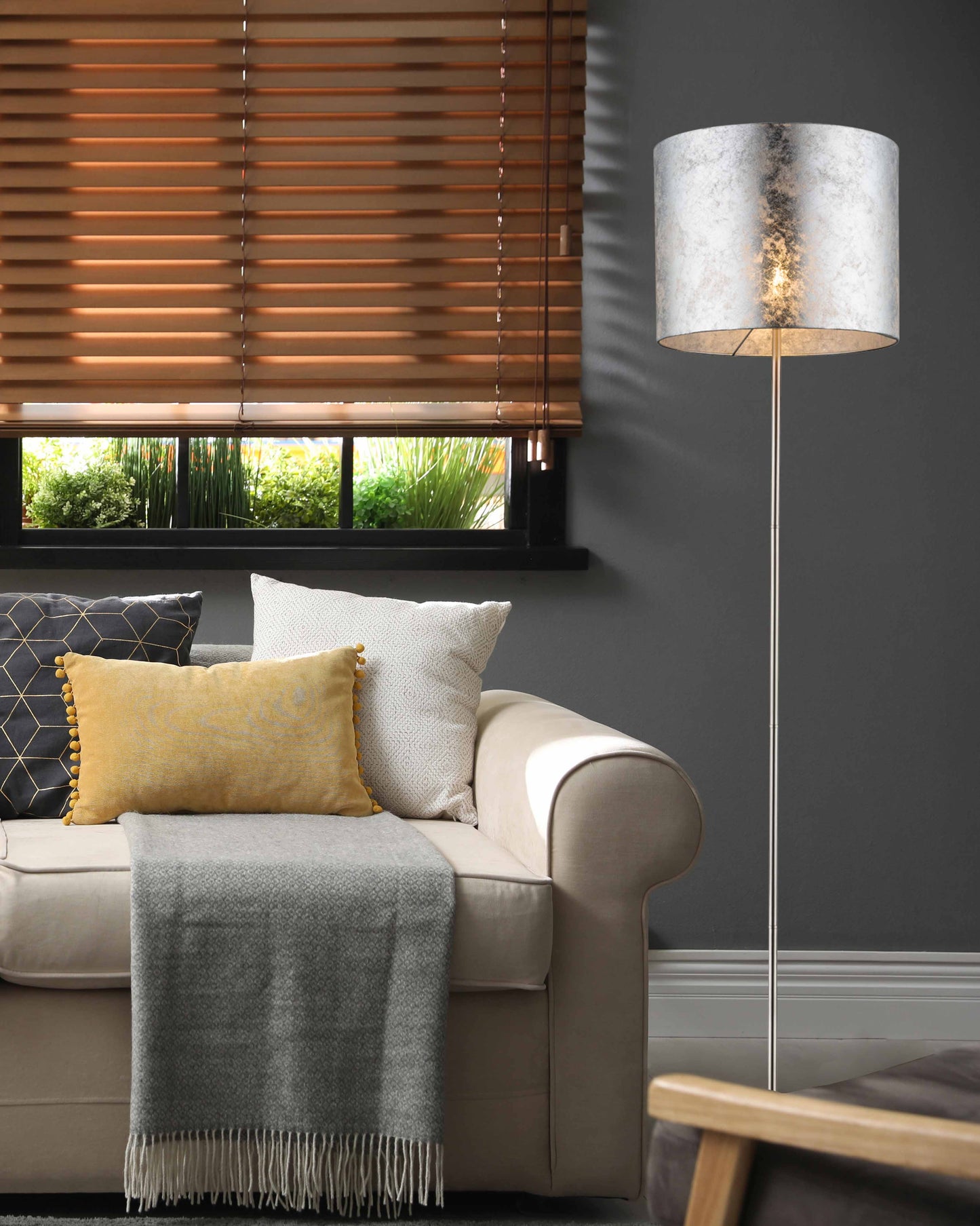 ronde-vloerlamp-klassiek-nikkel-globo-amy-i-variant-image4