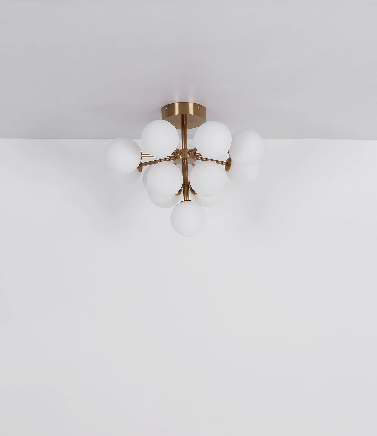 elegante-plafondlamp-met-opaal-glazen-bollen-grappy-variant-image4