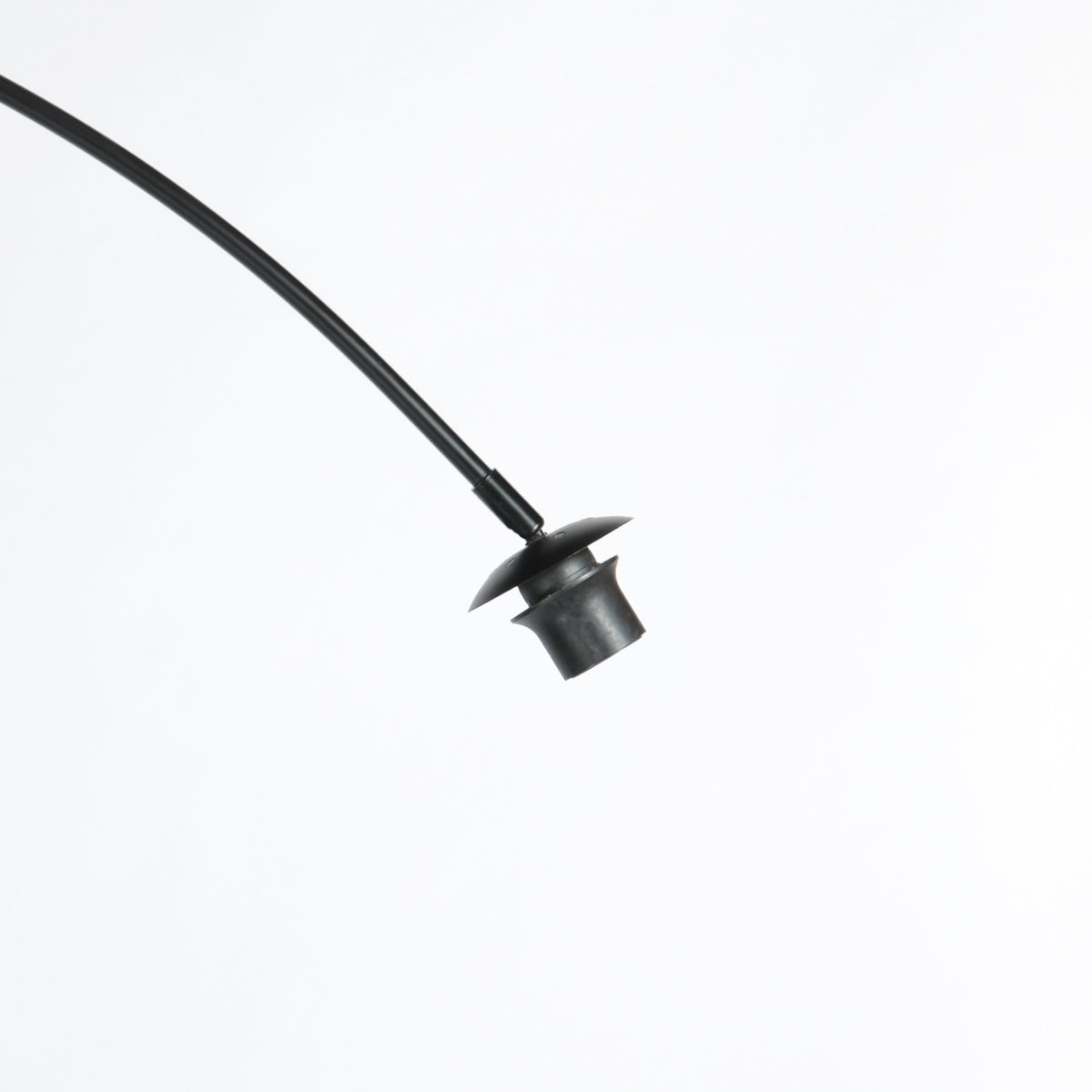minimalistische-booglamp-zwart-met-kap-anne-lighting-curve-variant-image11