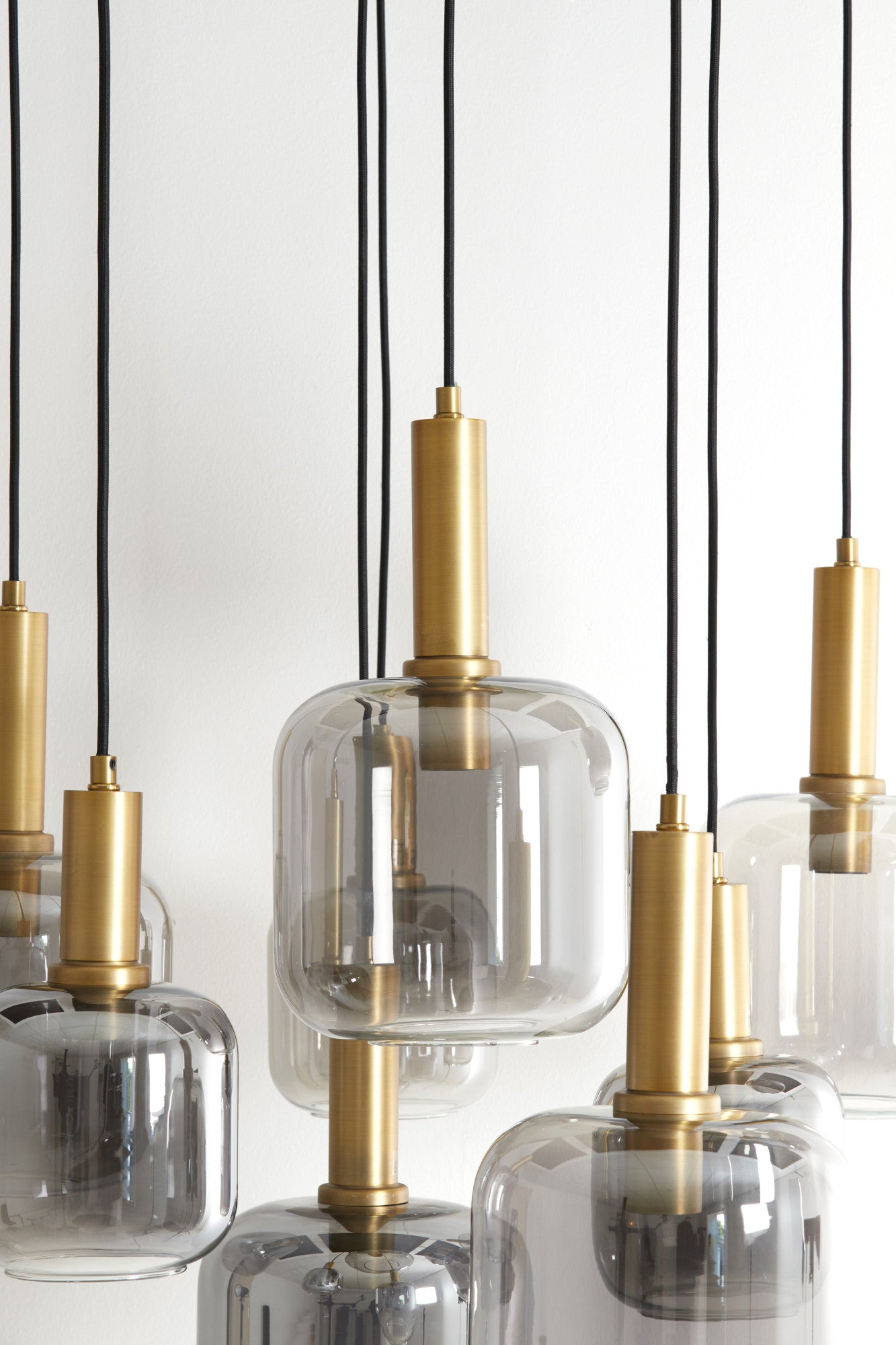 glazen-hanglamp-met-gouden-details-light-living-lekar-variant-image5