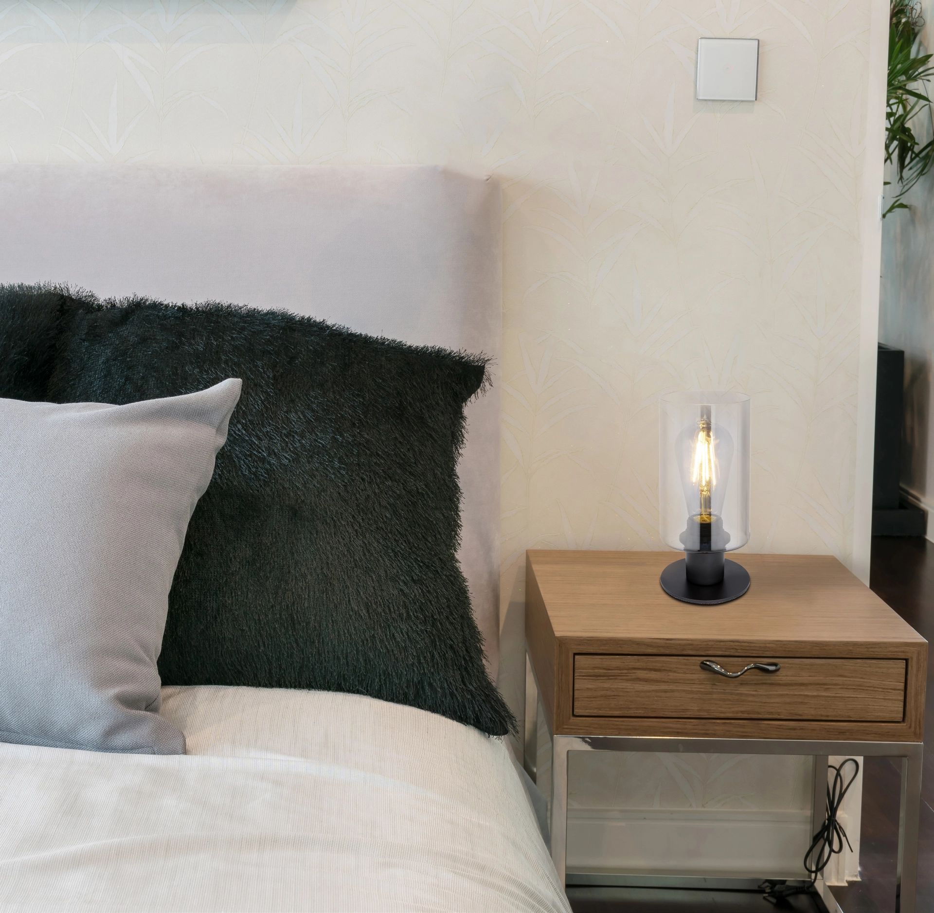 stijlvolle-tafellamp-zwart-mat-met-rookglas-hadera-variant-image3