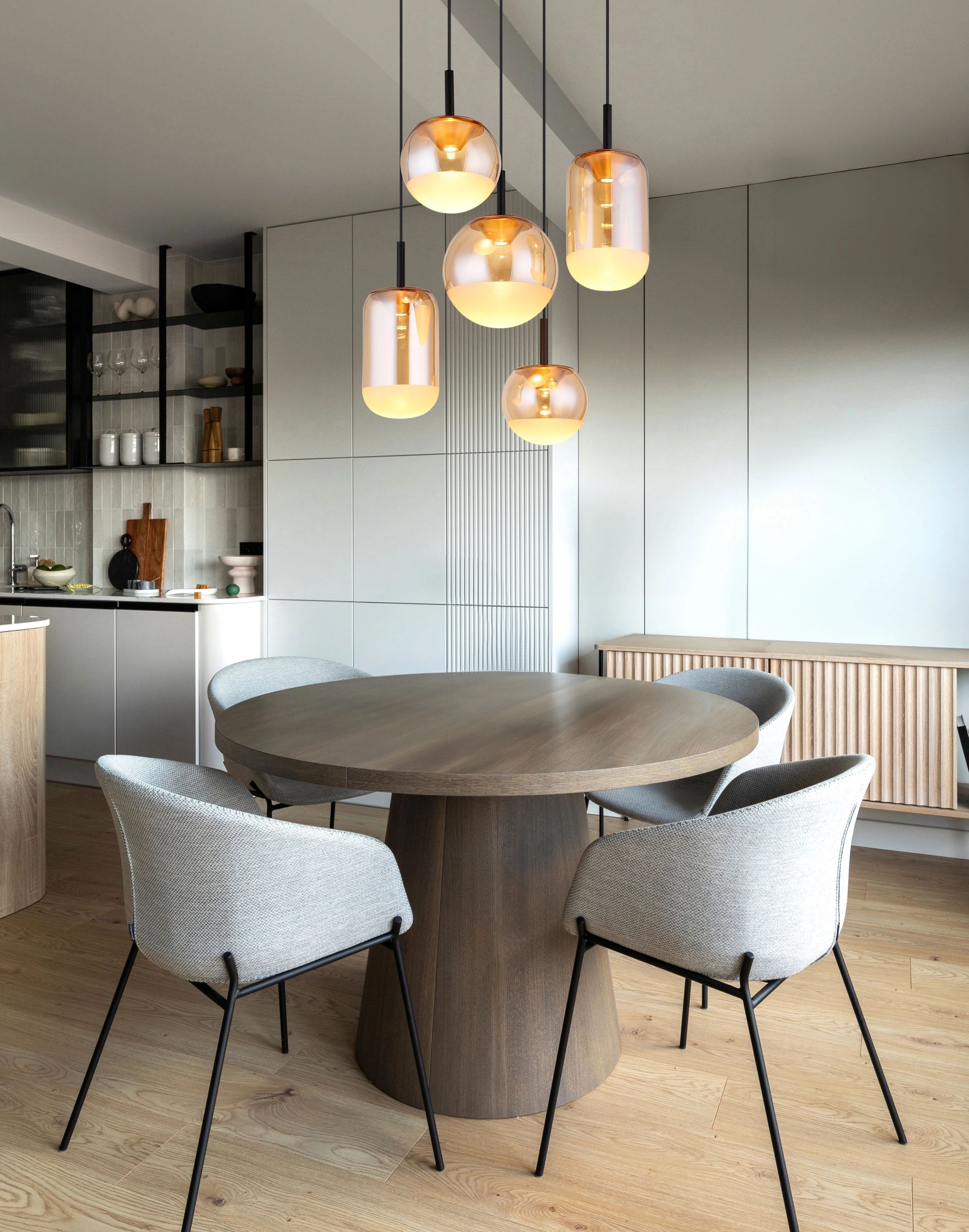 stijlvolle-hanglamp-met-glazen-en-metaal-severin-variant-image3