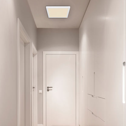 Grande lampada a soffitto LED in plastica bianca – foto d'ambiente