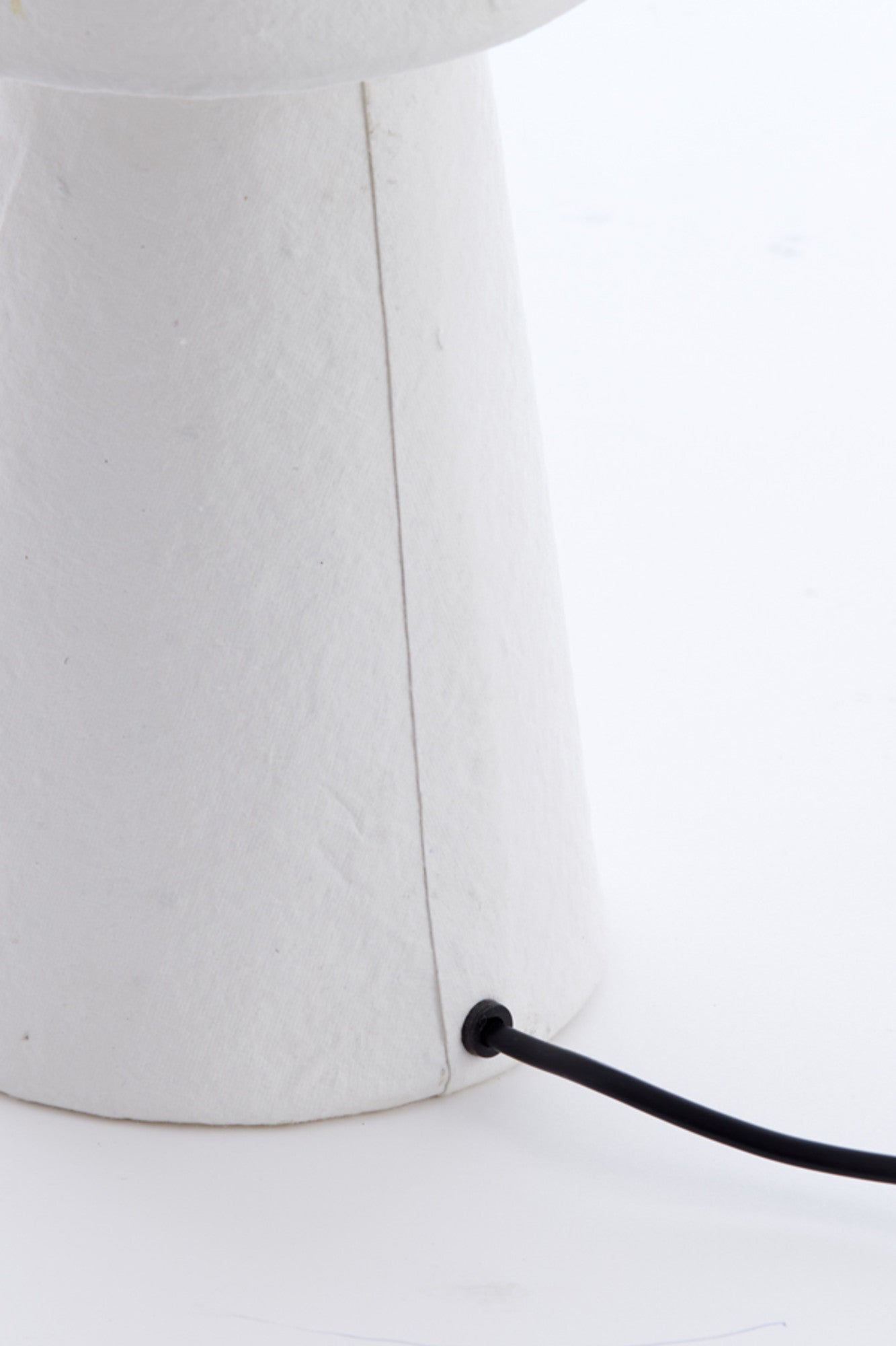 moderne-witte-tafellamp-ronde-lampenkap-light-living-raeni-variant-image7