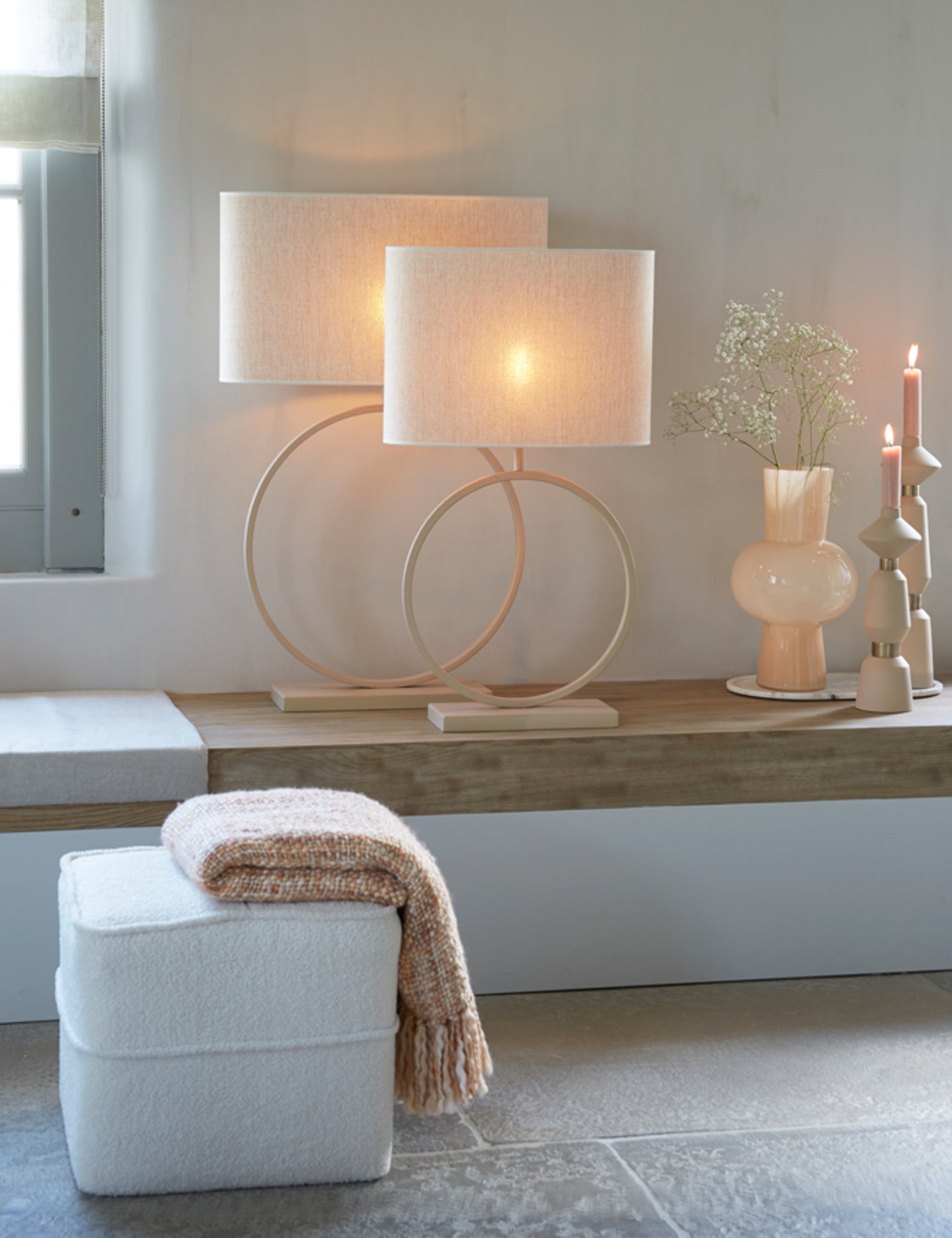 beige-stoffen-lampenkap-in-cilinder-vorm-light-living-breska-variant-image3