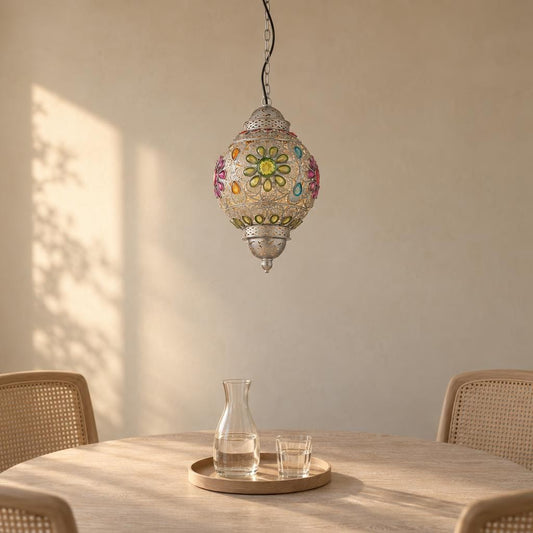 Obolg Gelasius – stříbrná orientální závěsná lampa – fotografie v interiéru